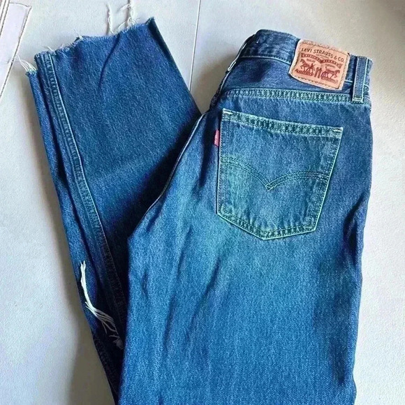 Levi’s - Picture 3 of 3